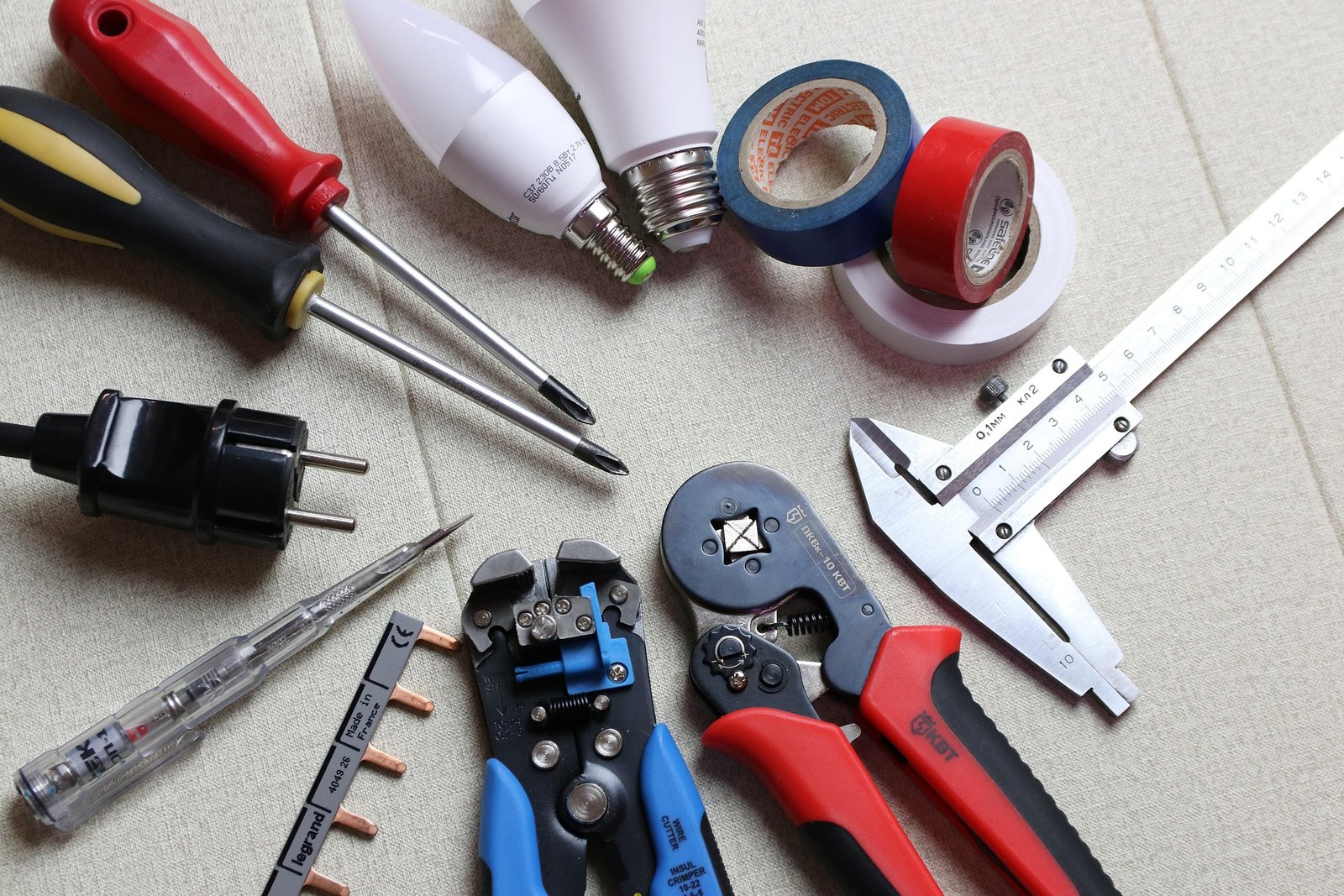 electrician-3273340_1920